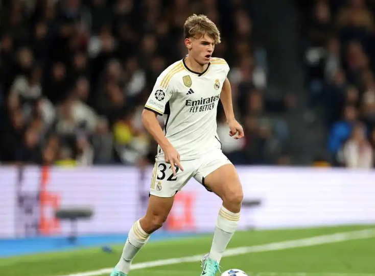 900万欧回购6500万天才！传射兼备，闪耀意甲，贝林厄姆或被牺牲|皇家马德里|尼科·帕斯|科莫|居莱尔|罗德里戈·埃尔南德斯·卡斯坎特_新浪新闻